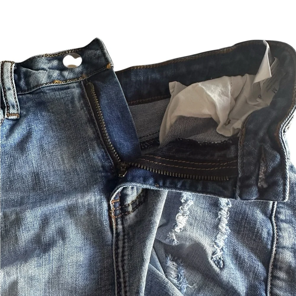 FASHION NOVA WOMAS DISTRESSED DENIM SHORTS SZ MEDIUM 28 - Picture 10 of 15